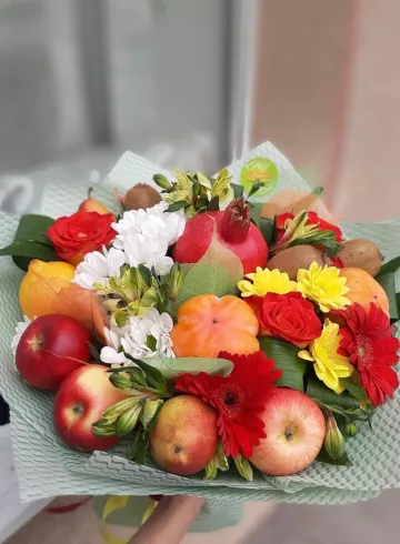 Букет из фруктов и цветов «Вальс ароматов» от интернет-магазина цветов в 