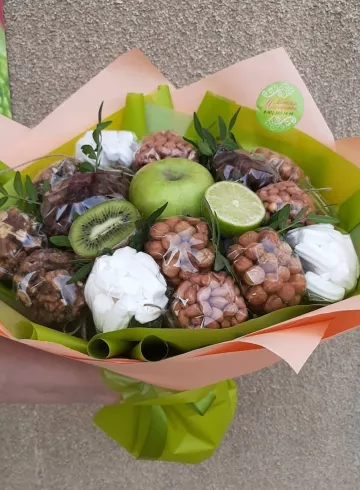 Букет «Орехово-фруктовый» от интернет-магазина цветов в 