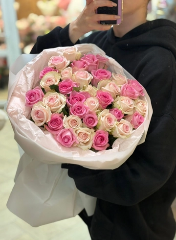 Букет  35 роз «Любимая улыбка» от интернет-магазина цветов в 