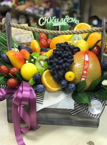 Композиция в ящичке &laquo;Изобилие&raquo; от интернет-магазина цветов в 