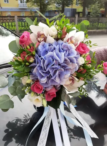 Букет невесты «Алый закат» от интернет-магазина цветов в 