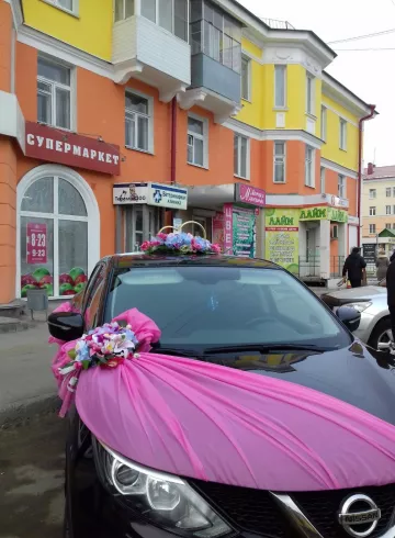 Оформление автомобиля «Счастливый день» от интернет-магазина цветов в 