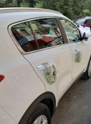 Оформление автомобиля  &laquo;Цветочная нежность&raquo; от интернет-магазина цветов в 