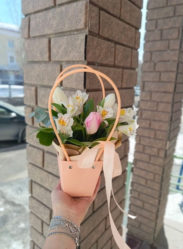 Композиция  &laquo;Весенние чудеса&raquo; от интернет-магазина цветов в 