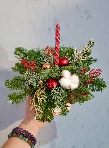 Хвойная композиция «Новогодний презент» от интернет-магазина цветов в 