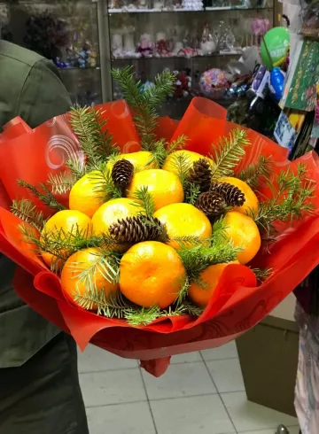 Новогодний букет «Янтарная россыпь» от интернет-магазина цветов в 