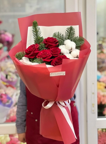 Букет «Новогодние приключения» от интернет-магазина цветов в 