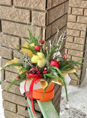 Шляпная коробка «Зимний лес» от интернет-магазина цветов в 