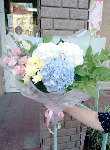 Букет &laquo;Приятный сюрприз&raquo; от интернет-магазина цветов в 