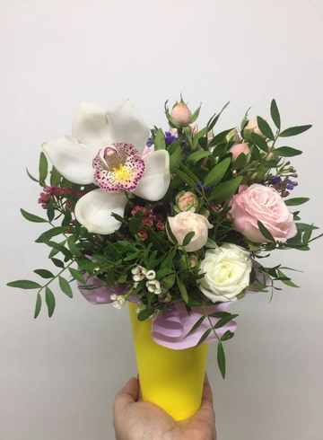 Композиция в стаканчике &laquo;Сальса&raquo; от интернет-магазина цветов в 