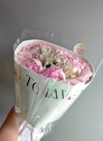 Букет с пионами «Аманда» от интернет-магазина цветов в 