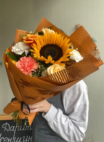 Букет &laquo;Осенний день&raquo; от интернет-магазина цветов в 